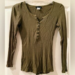 Great Condition! Venus Olive Green Ribbed Long Sleeve Top, Size Small